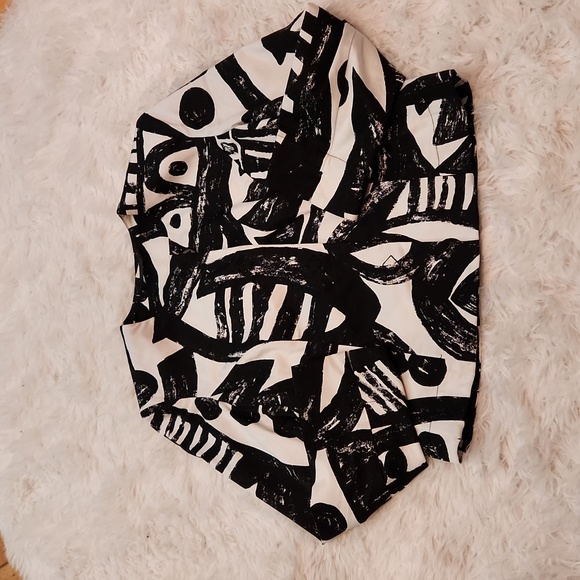 Affordable Fashion Finds Jackets & Blazers - Airfield abstract print black and white cropped blazer size small